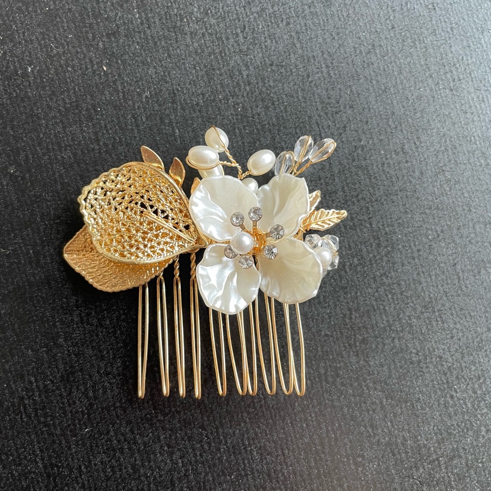 Bridal floral hair pin